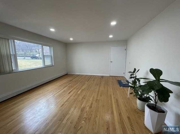 681 Broad Ave, Ridgefield NJ  07657-1605 exterior
