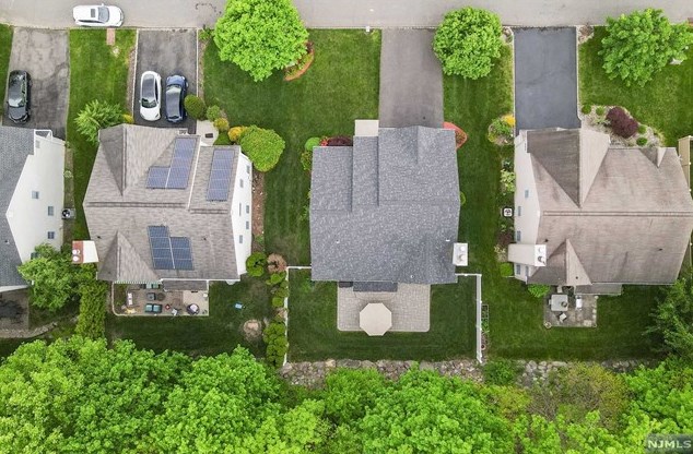 8 Serrell Dr, Montvale NJ 07645-1150 exterior