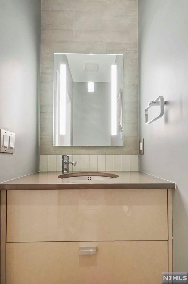 8 Serrell Dr, Montvale NJ 07645-1150 exterior