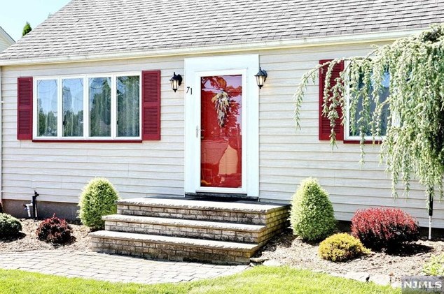 71 Zimmer Ave, Midland Pk, NJ 07432-1121