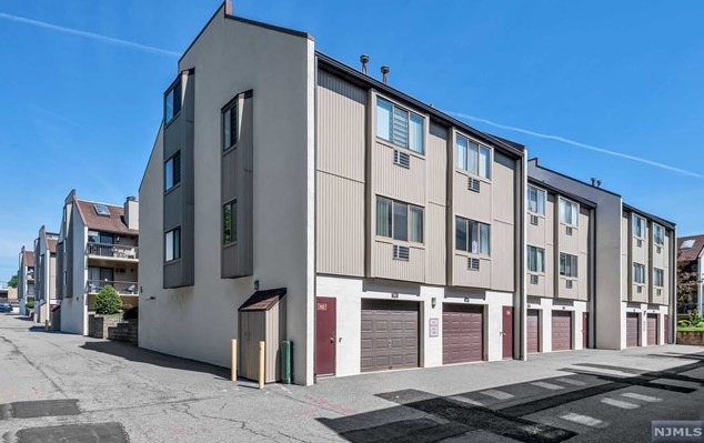302 Hackensack St, Wood-Ridge NJ  07075-1339 exterior