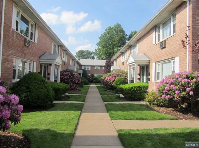 60 Columbia Ave #19, Dumont, NJ 07628