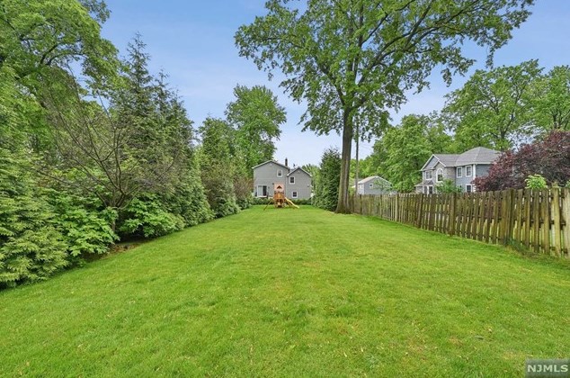 236 Lelak Ave, Springfield, NJ 07081-3309
