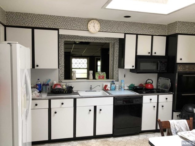 313 Lynn St, Harrington Park, NJ 07640-1122