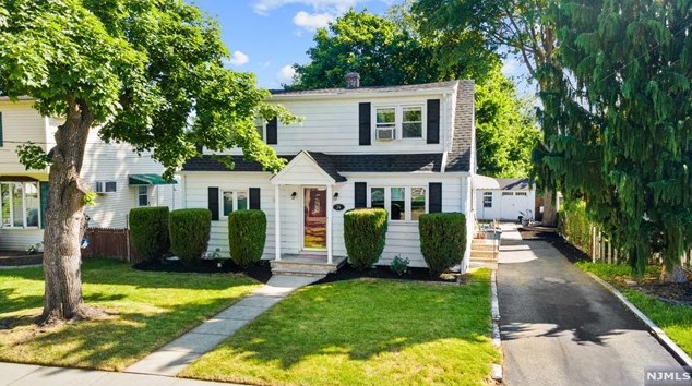 34 Stanley St, Clifton, NJ 07013-1336