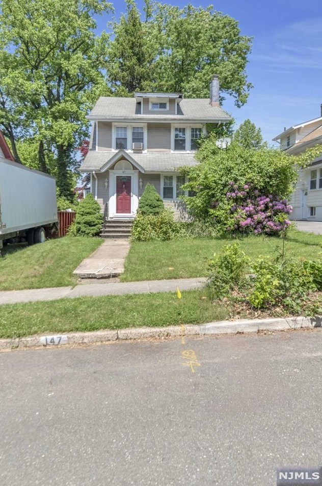147 Bogert St, Teaneck, NJ 07666-4945