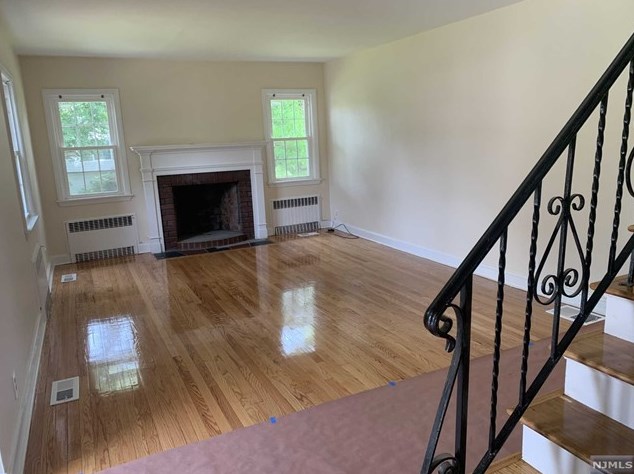 90 Mezzine Dr, Cresskill NJ  07626-1124 exterior