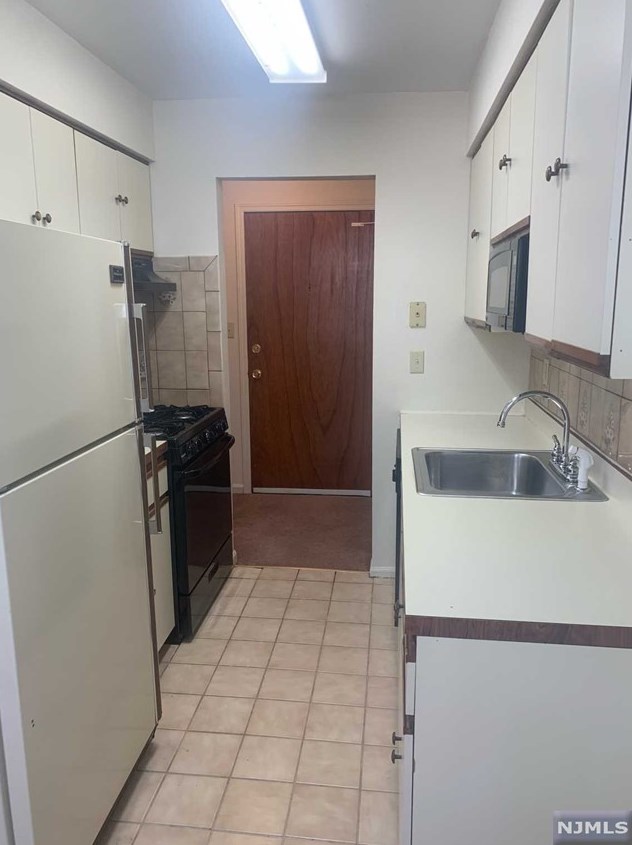 41 Church St, Bergenfield NJ  07621-4605 exterior