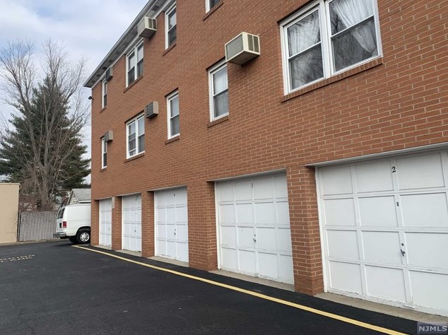 41 W Church St, Bergenfield, NJ 07621