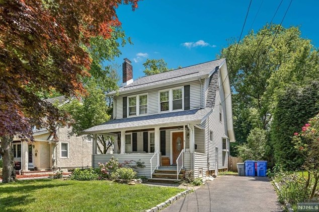 290 W Clinton Ave, Tenafly, NJ 07670
