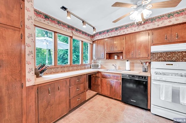 57 Calumet Ave, Oakland NJ  07436-2914 exterior