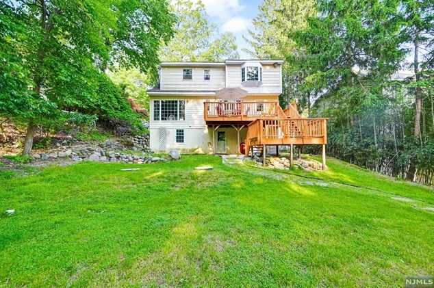 57 Calumet Ave, Oakland NJ  07436-2914 exterior