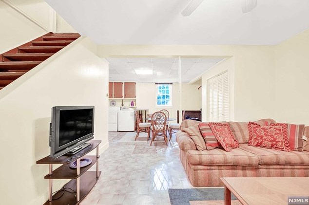 57 Calumet Ave, Oakland NJ  07436-2914 exterior