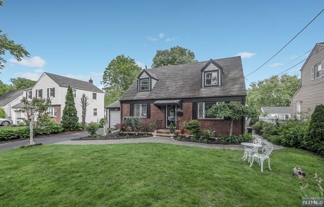 773 George St, Teaneck, NJ 07666-5308