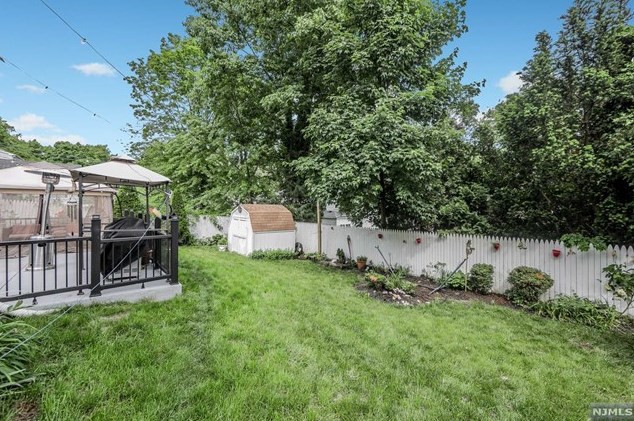 773 George St, Teaneck NJ 07666-5308 exterior