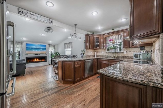 773 George St, Teaneck NJ 07666-5308 exterior