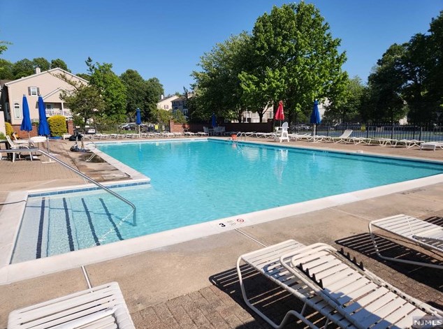 545 Holly Ct, Mahwah NJ 07430-3434 exterior