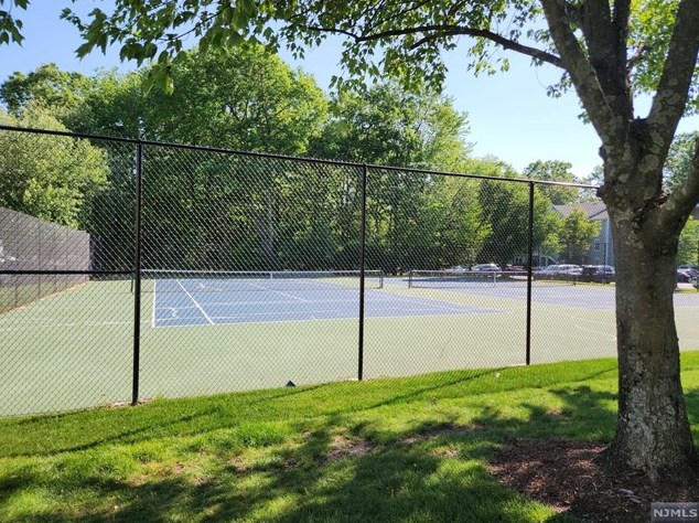 545 Holly Ct, Mahwah NJ 07430-3434 exterior