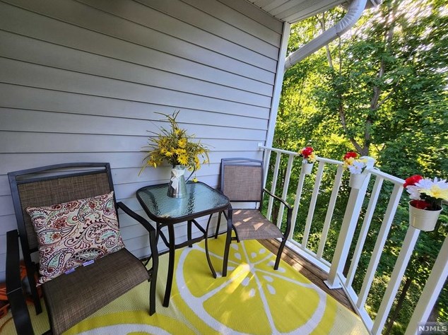 545 Holly Ct, Mahwah NJ 07430-3434 exterior