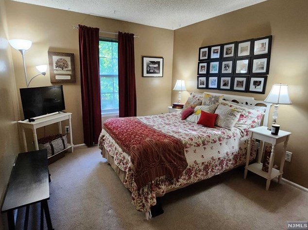 545 Holly Ct, Mahwah NJ 07430-3434 exterior