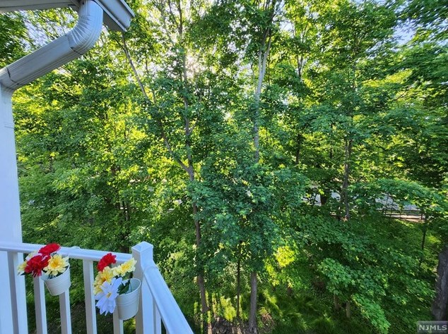 545 Holly Ct, Mahwah NJ 07430-3434 exterior