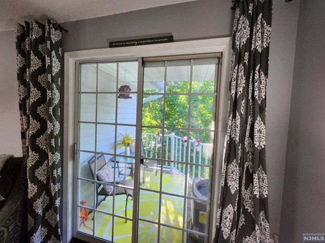 545 Holly Ct, Mahwah NJ 07430-3434 exterior