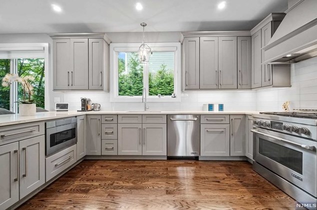 55 Cedar St, Cresskill NJ 07626-2508 exterior