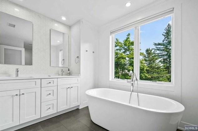 55 Cedar St, Cresskill NJ 07626-2508 exterior