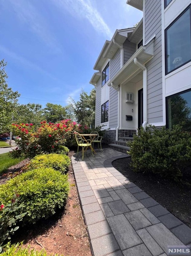 55 Cedar St, Cresskill NJ 07626-2508 exterior