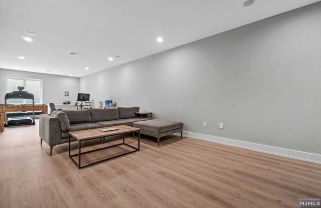 55 Cedar St, Cresskill NJ 07626-2508 exterior