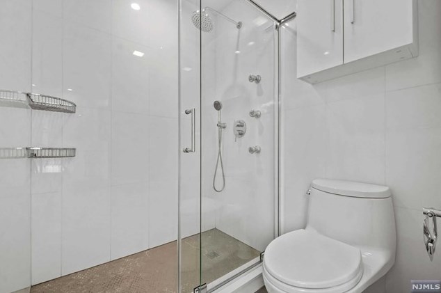 55 Cedar St, Cresskill NJ 07626-2508 exterior