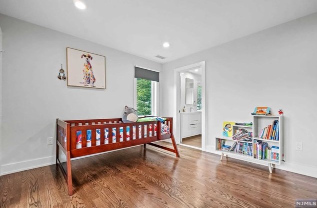 55 Cedar St, Cresskill NJ 07626-2508 exterior