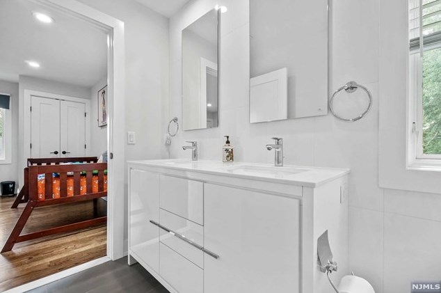 55 Cedar St, Cresskill NJ 07626-2508 exterior