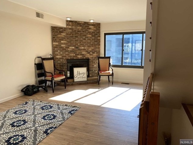 1593 John St, West Fort Lee, NJ 07024