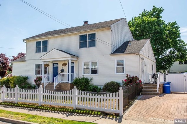 704-706 Wiedemann Pl, Lyndhurst, NJ 07071