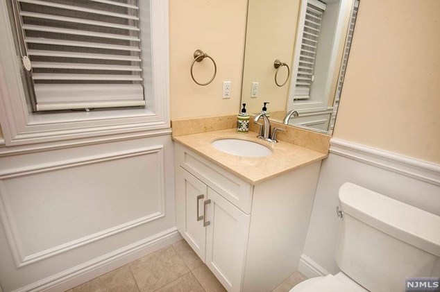 2468 6 St, West Fort Lee NJ 07024-7837 exterior