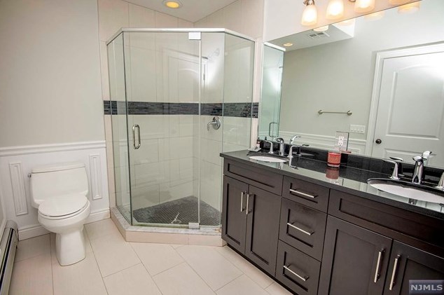 2468 6 St, West Fort Lee NJ 07024-7837 exterior