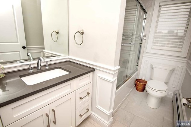 2468 6 St, West Fort Lee NJ 07024-7837 exterior