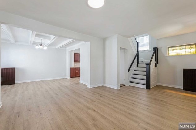 417 3rd Ave, Lyndhurst, NJ 07071-1518