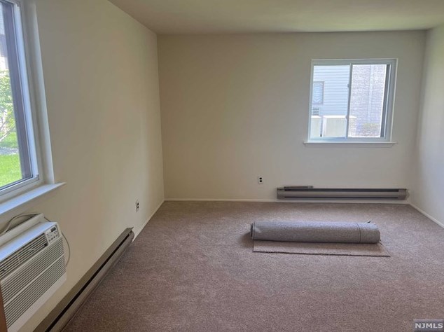 250 Grant Ave, Lyndhurst NJ 07071-1927 exterior