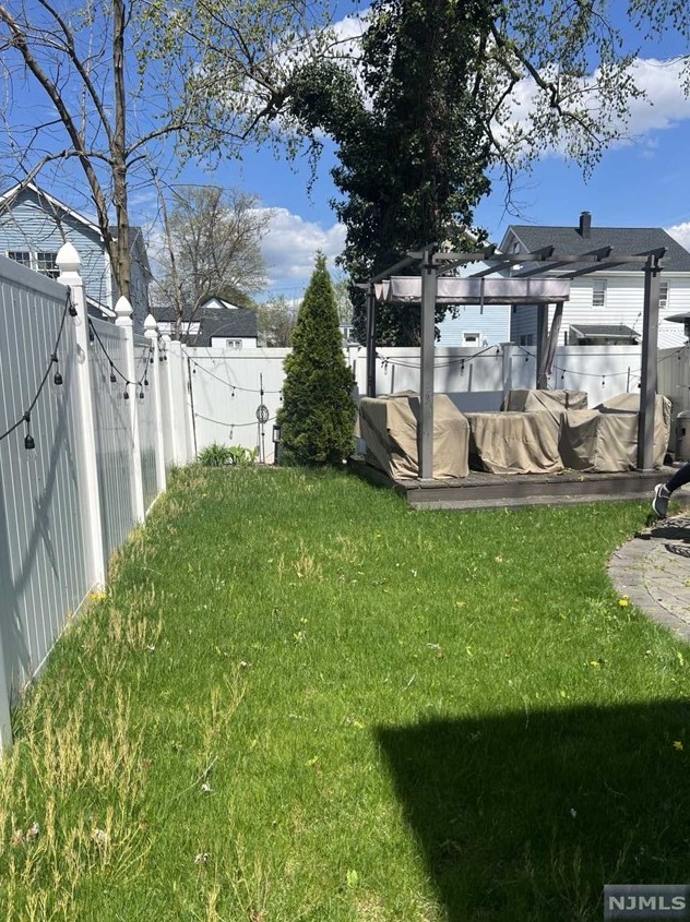 282 James St, Hackensack, NJ 07601-2739