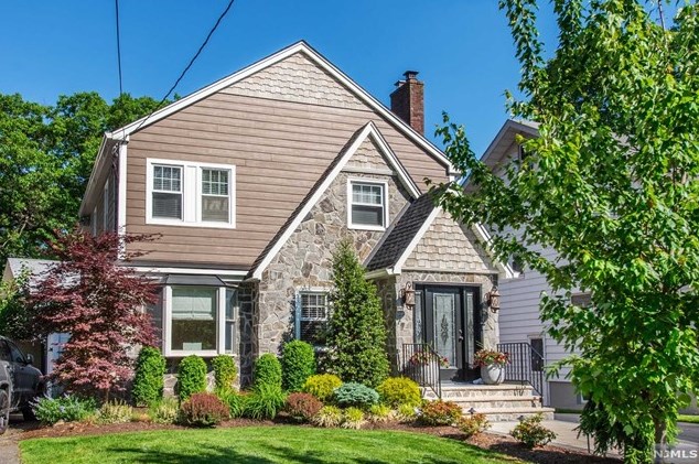 198 New St, Belleville, NJ 07109-2052