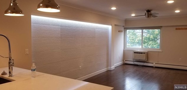 333 Grand Ave, Palisades Park, NJ 07650-1215