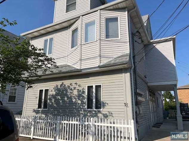18 Albert St #4, Outwater, NJ 07026