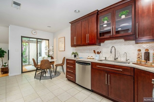 34 Windmill Dr, Morristown NJ  07960-5973 exterior