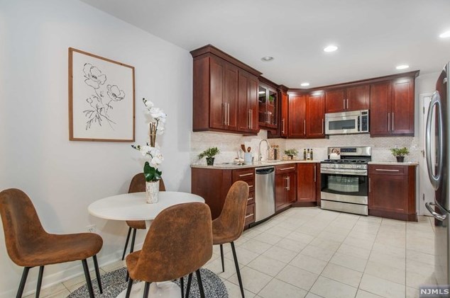 34 Windmill Dr, Morristown NJ  07960-5973 exterior