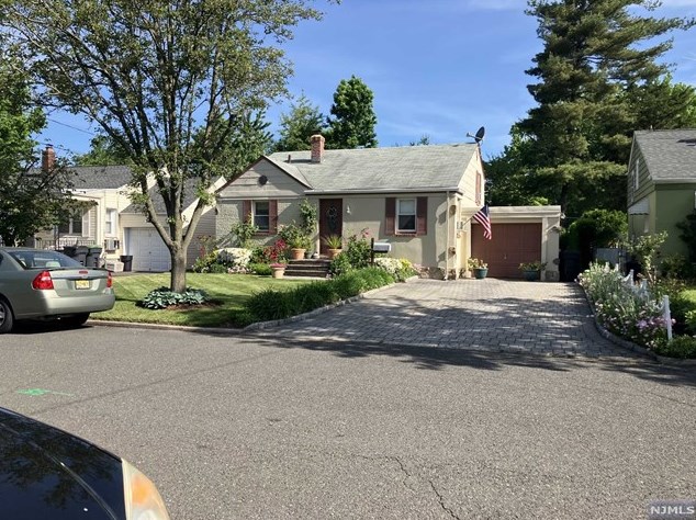39 New Jersey Ave, Bergenfield, NJ 07621-1324