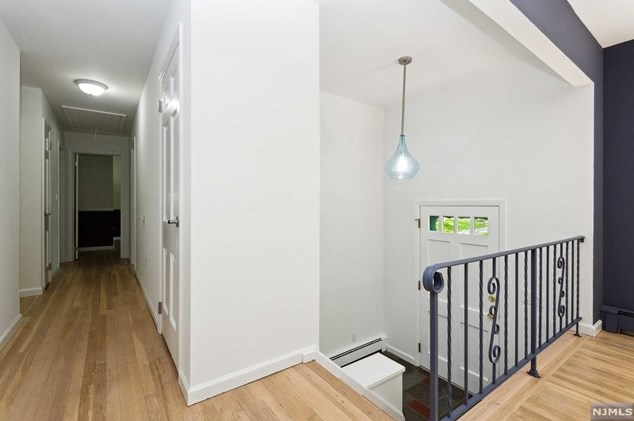 82 Skytop Dr, Mahwah, NJ 07430-3038