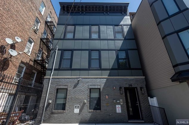 218 Hancock Ave, Jersey City, NJ 07307-1917
