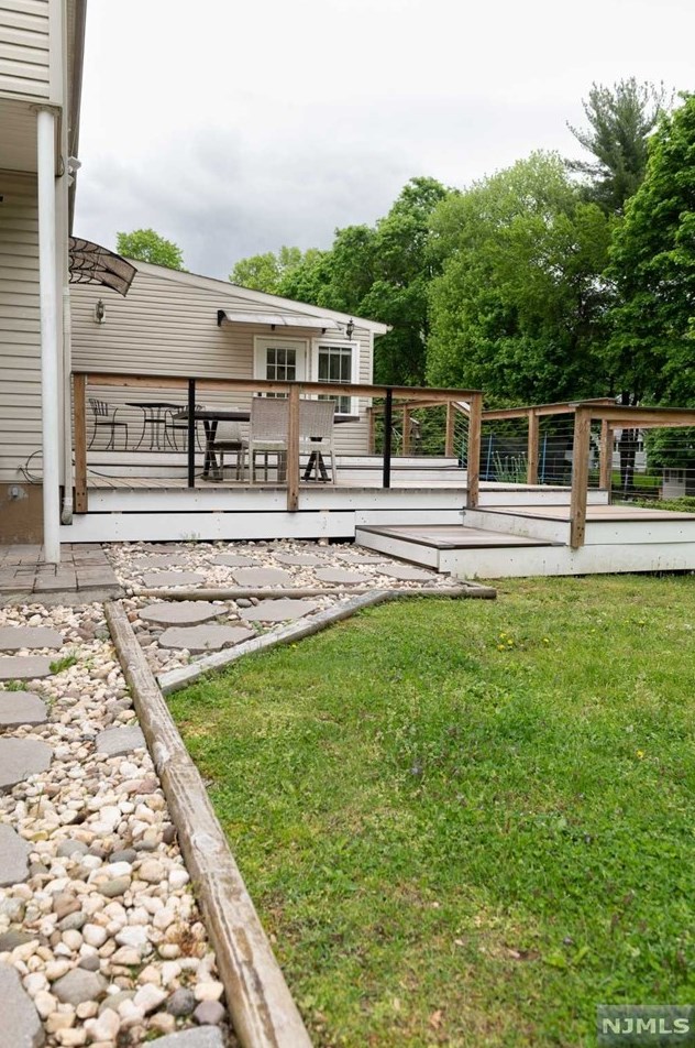 135 Westervelt Pl, Cresskill, NJ 07626-1600